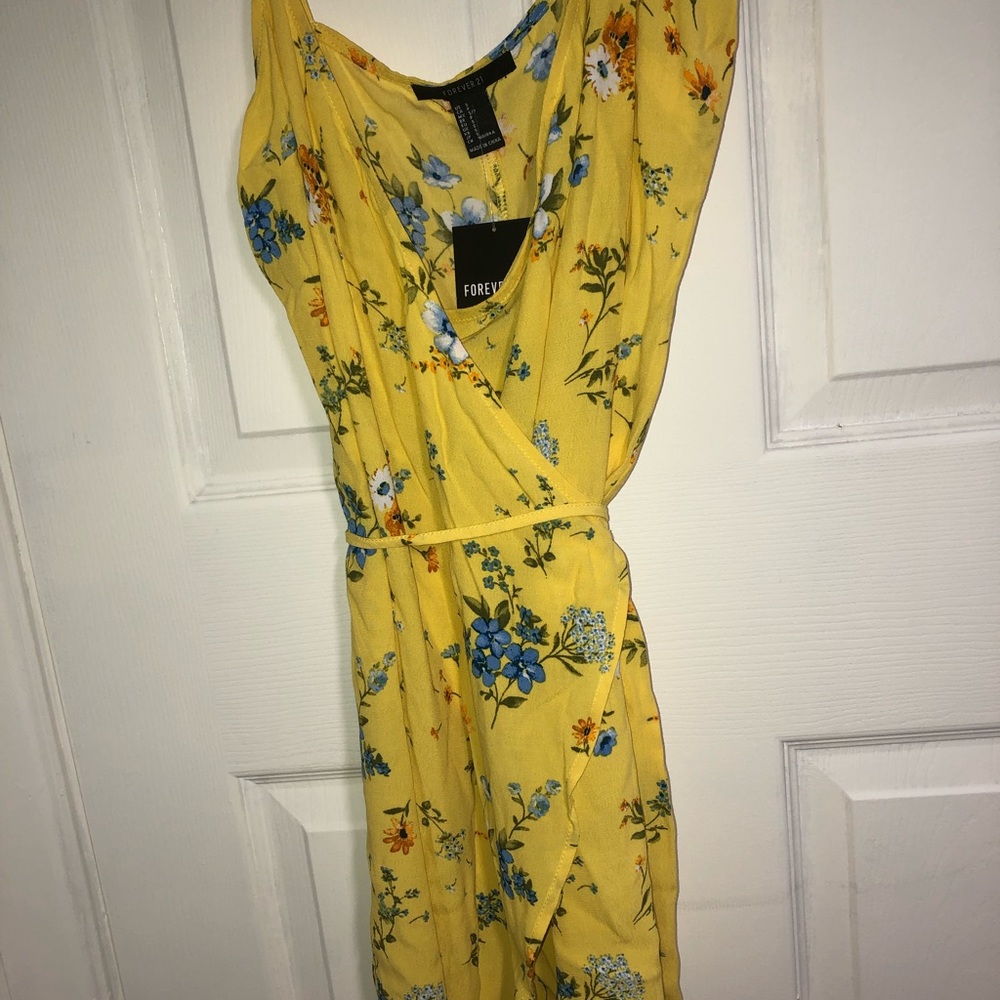 ✨ NEW F21 yellow spring mini wrapdress